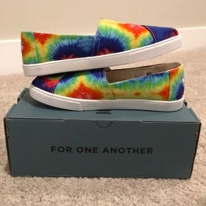 Toms tie-dye shoes!